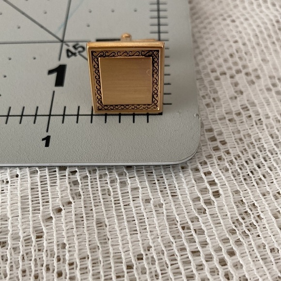 Men’s Vintage Cuff Links Square Gold Tone with Etched design around the square - Picture 7 of 7